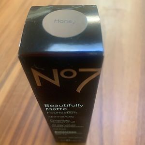 No7 Beautifully Matte Foundation HONEY - New